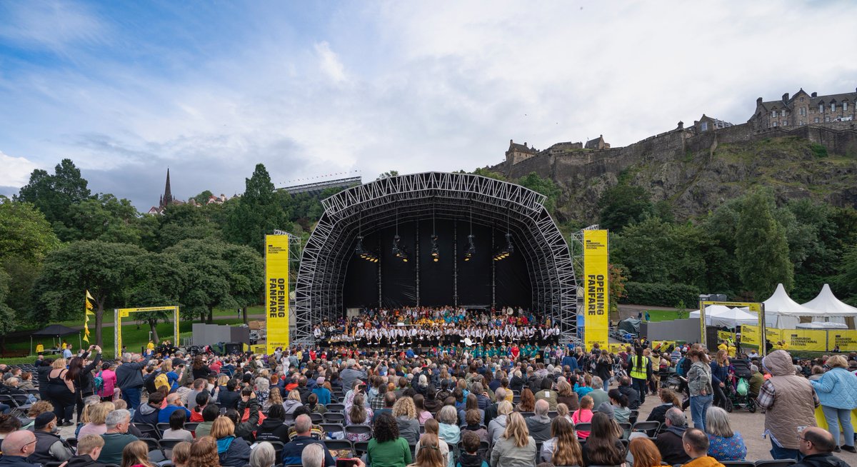 🎺We had a record breaking 362 musicians on stage at Princes St Gardens yesterday! Today our Opening Fanfare celebrations continue, with more homegrown ensembles from 2pm. At 3pm the sounds of <a href="/GritOrchestra/">GritOrchestra</a> will fill the Gardens! eif.buzz/3NvQC4P 
📸 Iain Masterton