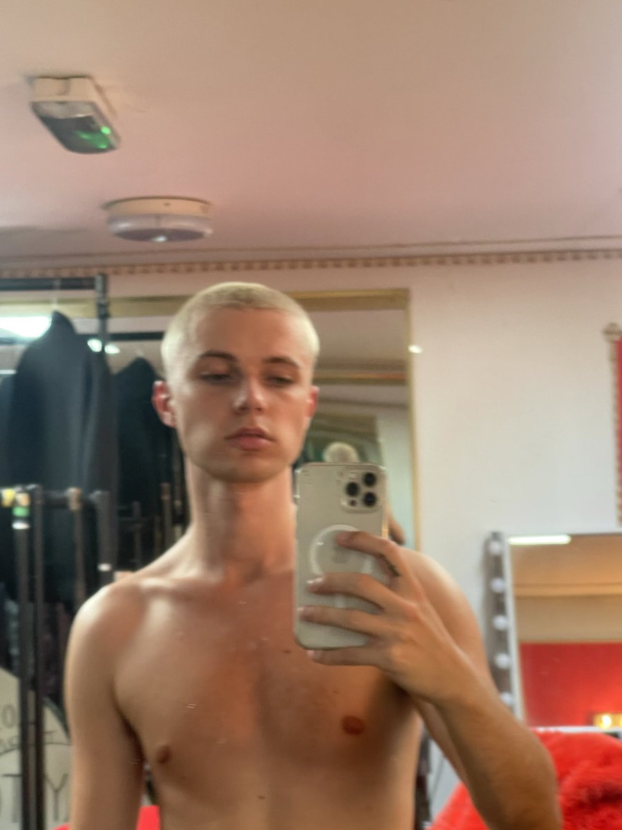 HRVY's tweet photo. is twitter still called twitter or https://t.co/4NN5kqNn5x