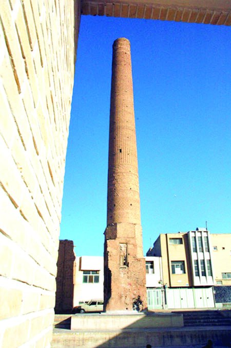 IranDailyWeb's tweet image. Ancient #minarets of Isfahan in need of more attention
The ancient city of #Isfahan, the capital of the #central province of Isfahan, hosts numerous #historicalmonuments, writing about which creates a sweet feeling.
newspaper.irandaily.ir/7355/3/3996