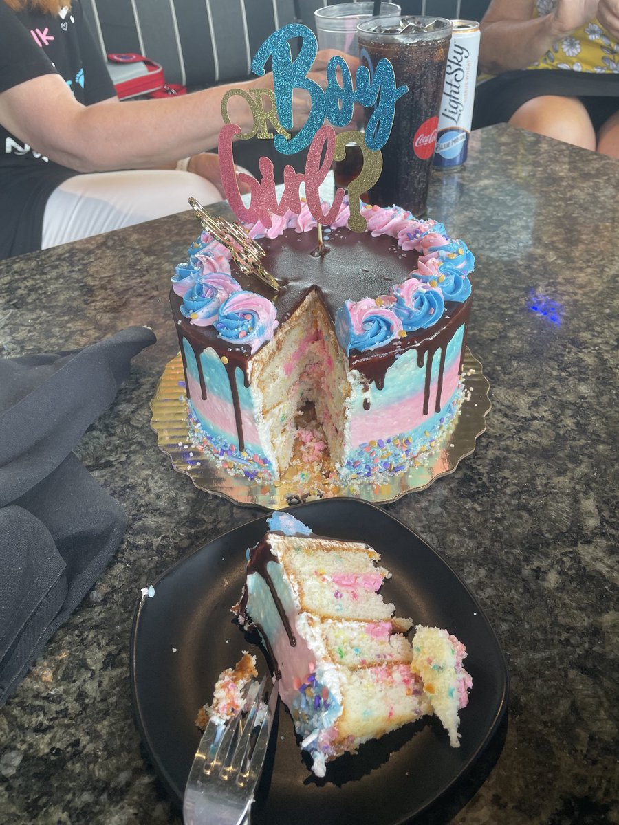 CoachSchildy17's tweet photo. ⁦It’s a girl!!!  ⁦@sarahschildy⁩ https://t.co/BHuDIiedL8