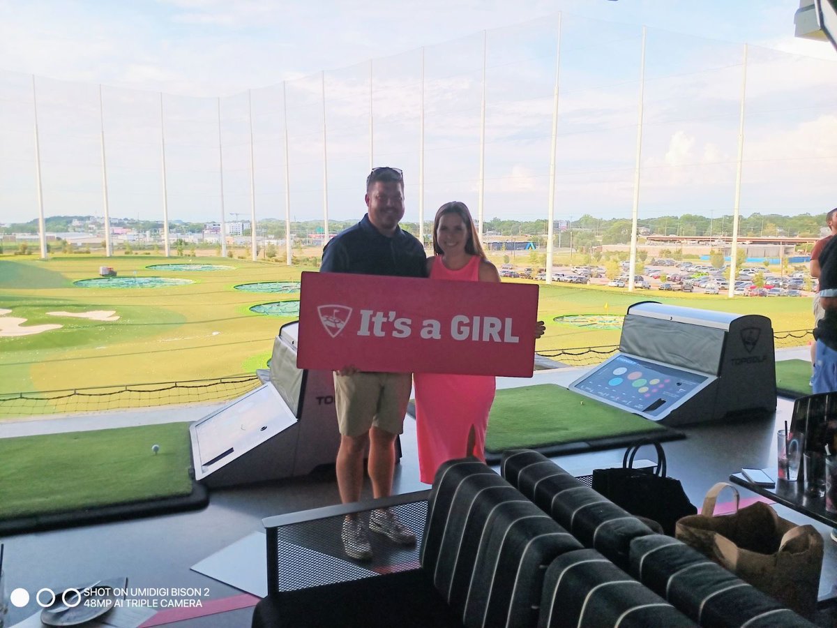 CoachSchildy17's tweet photo. ⁦It’s a girl!!!  ⁦@sarahschildy⁩ https://t.co/BHuDIiedL8