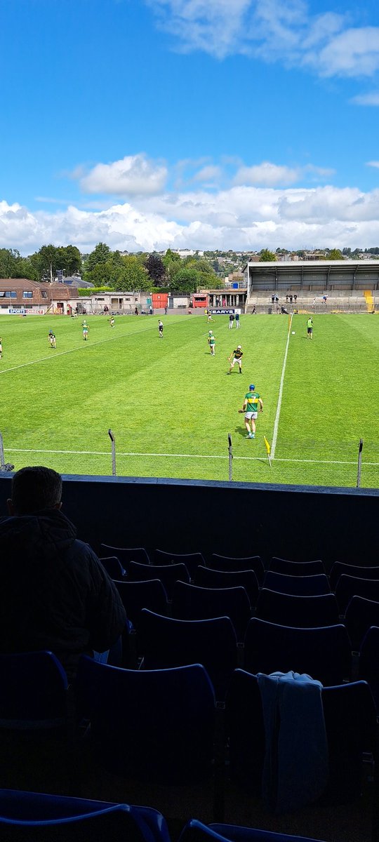 CloughduvHurlin's tweet photo. The boys in 💚💛 are out https://t.co/pzNWihXwqY