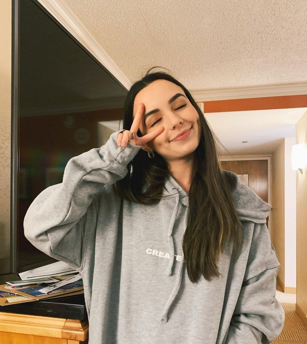 ronixnessafan's tweet photo. happiest birthday to these two<3 thank you guys for making my life better with your content. have a great day. 🩷💜💙💞
@veronicamerrell @VanessaMerrell @MerrellTwins https://t.co/8a2sZwQKkO