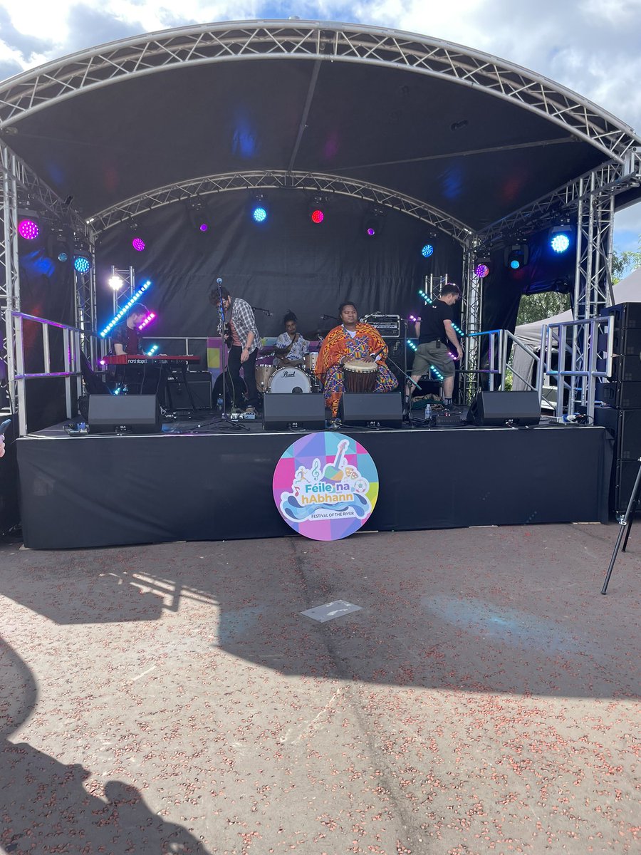 CllrPadraigSF's tweet photo. Tar síos go @feilenahabhann, craic agus ceoil, siamsaíochta, bia &amp; gníomhachtaí Ghaeilge. Anseo go 4in 

Come on down to Féile na HAbhann. Music, craic, entertainment, food and Irish Language activities. On until 4pm. https://t.co/AWmVDCo4eY