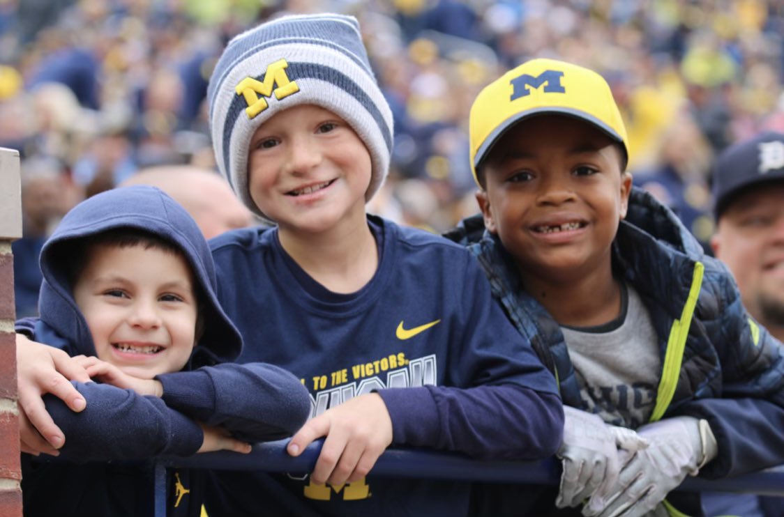 UMGoBlog's tweet photo. 27 days until Michigan football is back!  Do you remember your 1st time in the Big House?! 〽️ #GoBlue https://t.co/FHkmGugta3