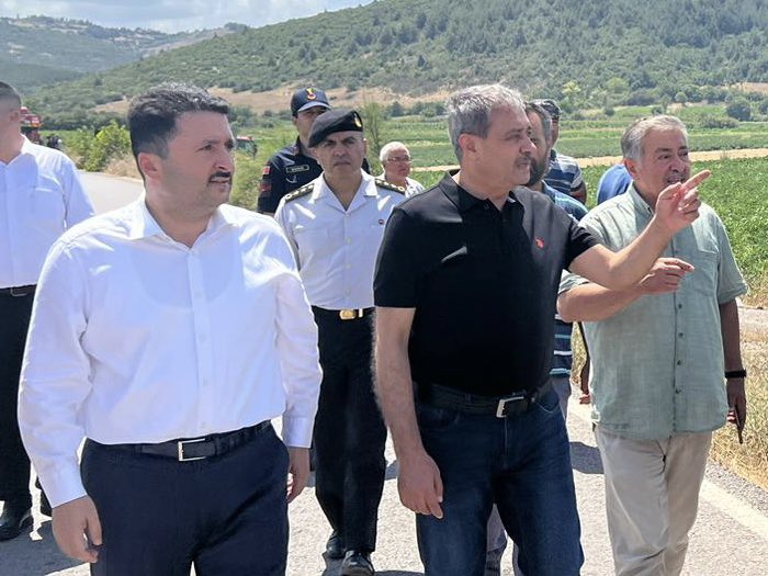 TC_Balikesir's tweet photo. Saat 11.00 sıralarında Altıeylül İlçesine bağlı Karakavak Mahallesinde başlayıp Karamanlar Mahallesine doğru yayılan, makilik ve ormanlık alanlarda etkili olan yangın karadan ve havadan yapılan müdahale sonucunda kontrol altına alındı. 

Vali @hasansildak;
“Mahallelerimize geçmiş olsun dileklerimle, başarılı mücadeleyi gerçekleştiren ekiplerimize teşekkür ediyorum.”