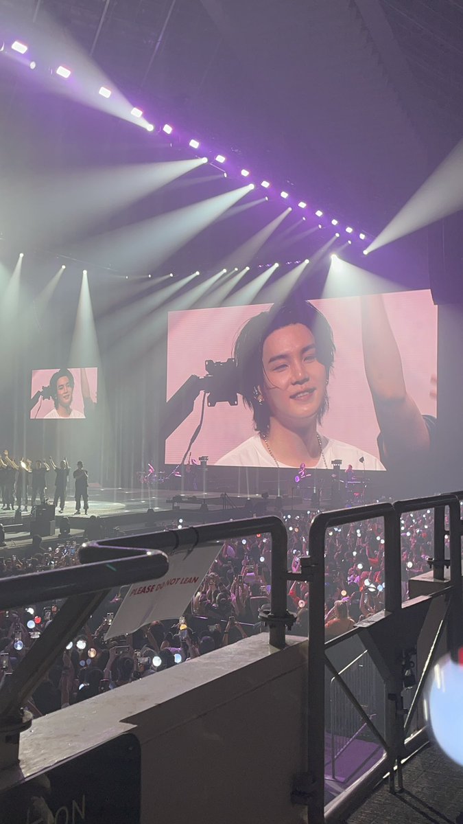 caityxbell's tweet photo. thank you thank you thank you @BTS_twt https://t.co/TA0UoeNi3u