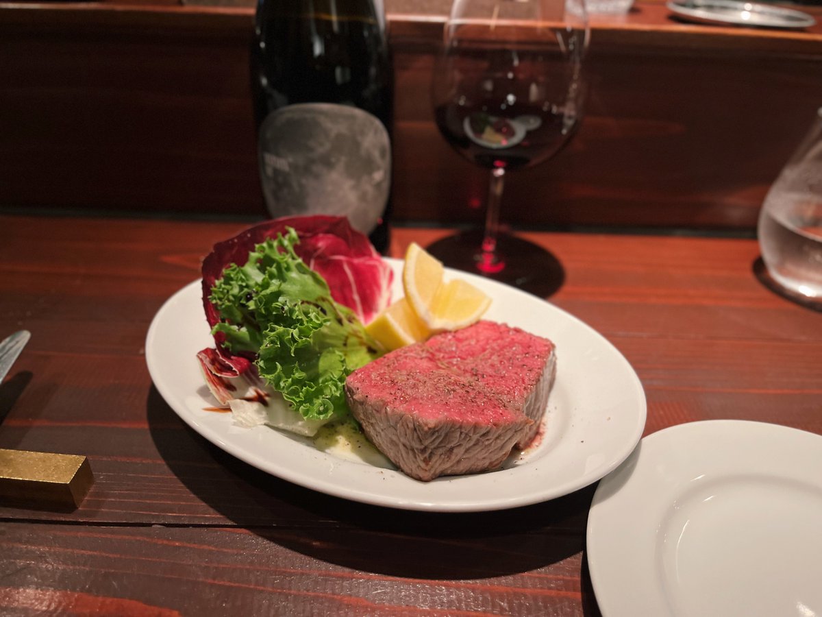 3donosake's tweet photo. 久しぶりの神泉のワインバル🍷
　
イカの魚醤バターソース🦑
サーロインステーキ🐄
とうもろこしのペペロンチーノ🌽

メニューは多過ぎず選びやすいしどれも美味しくて好きです😋 https://t.co/xVKHVA06ug