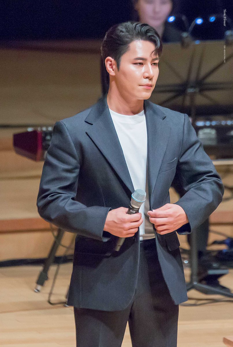 230805 뮤지컬 #사의찬미 10주년 콘서트

당장 관부연락선 타실 것 같아요ㄷㄷ

#이규형 배우