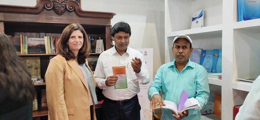 Alison Barret MBE, Director, British Council of India had paid a visit to our stall in the festival. Interaction with CRL officials
#MinistryOfCulture
#festivaloflibraries
#AmritMahotsav
#KishanReddyGangapuram
#chooselife
#MinakshiLekhi