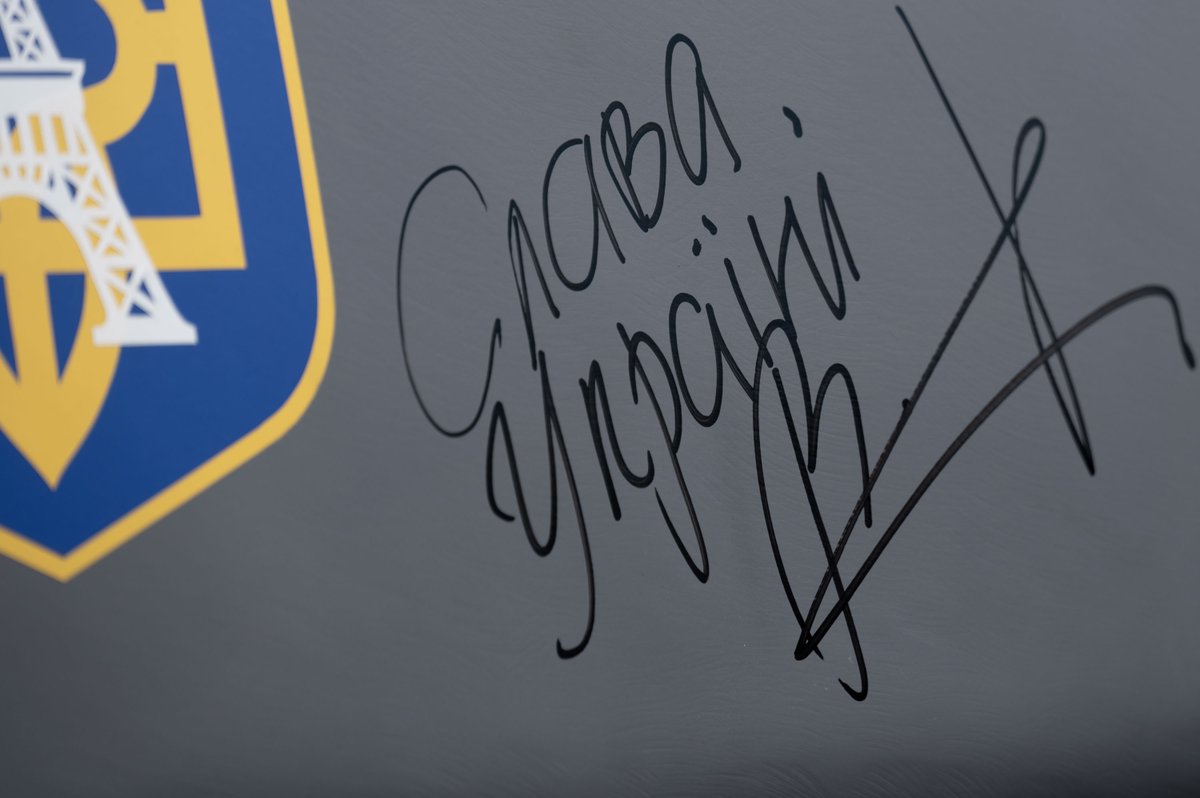 ZelenskyyUa's tweet photo. When we talk about our Air Force, we talk about lifesavers. When we congratulate the Air Force on their professional holiday, we thank them for the thousands of lives saved in cities and villages, in every corner of independent Ukraine. Ukraine can fight and live because of our warriors who are clearing our skies of Russian evil. And the time will come when there will be no place in the Ukrainian skies for any Russian fighter jet, any Russian missile or any occupier's drone.

Glory to the Air Force of the Armed Forces of Ukraine! Thank you to everyone in the world who helps protect Ukrainian skies and Ukrainian life!