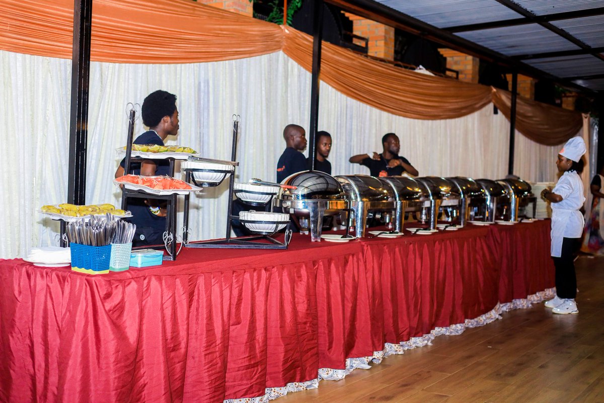 Vais_Kitchen's tweet photo. Usibye Inyama, nikihe kintu kindi uba wumva kitabura kuri buffet?? https://t.co/eeoD5R9i18