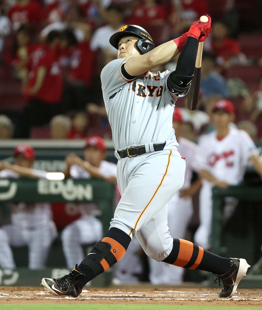 TokyoGiants's tweet photo. #巨人🆚#広島（#マツダスタジアム）
【八回】巨 11-0 広

#門脇誠 選手は、3安打猛打賞の活躍✨
#坂本勇人 選手の適時二塁打で7点目‼️🙌
#中田翔 選手の #通算300号本塁打🙌
#岡本和真 選手3⃣0⃣号本塁打‼️🙌
本日3本目のホームラン‼️🤩🤩🤩

#奪回 #ジャイアンツ #giants #東京 #tokyo https://t.co/ISmd9AEqbq
