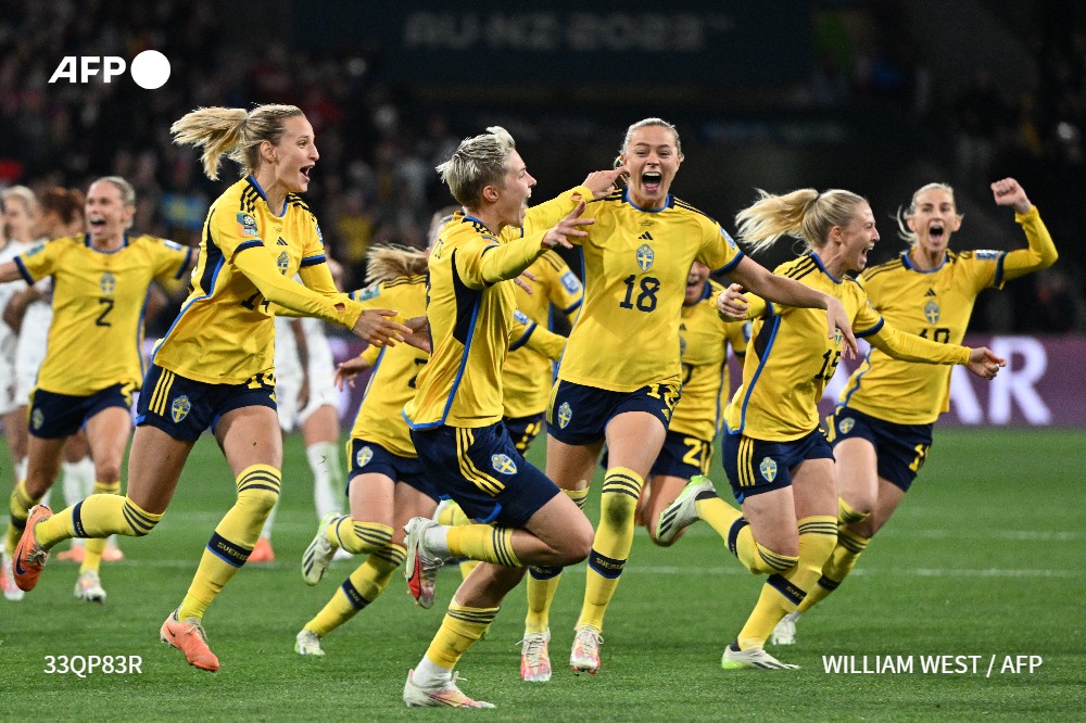 afpfr's tweet photo. ⚽ 🇸🇪/🇺🇸 Les Américaines, doubles tenantes du titre, ont été éliminées dès les huitièmes de finale du Mondial féminin à Melbourne par la Suède, aux tirs aux buts (0-0, 5-4 t.a.b.). Les Suédoises affronteront les Japonaises en quarts vendredi #AFP #AFPSports #SWEUSA https://t.co/Zin7ndyaJe