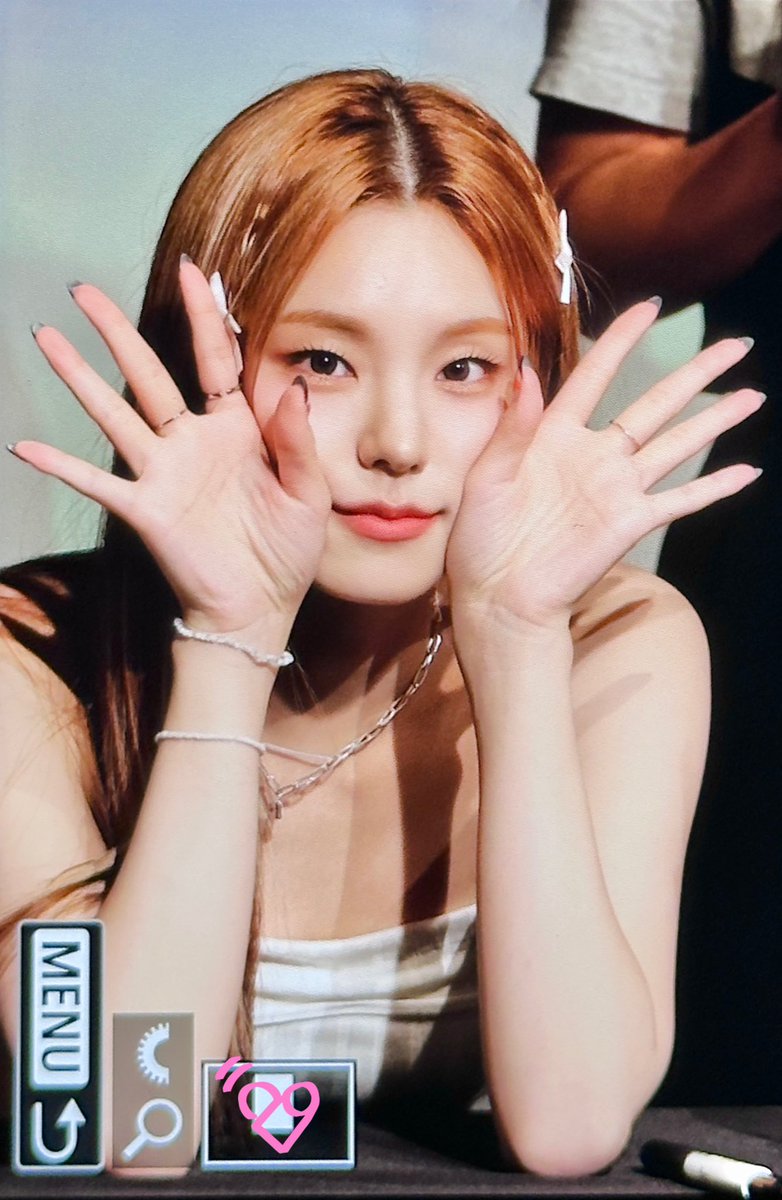 230806 팬사인회✌️🙌

#ITZY #YEJI #예지 #옞덩봤덩