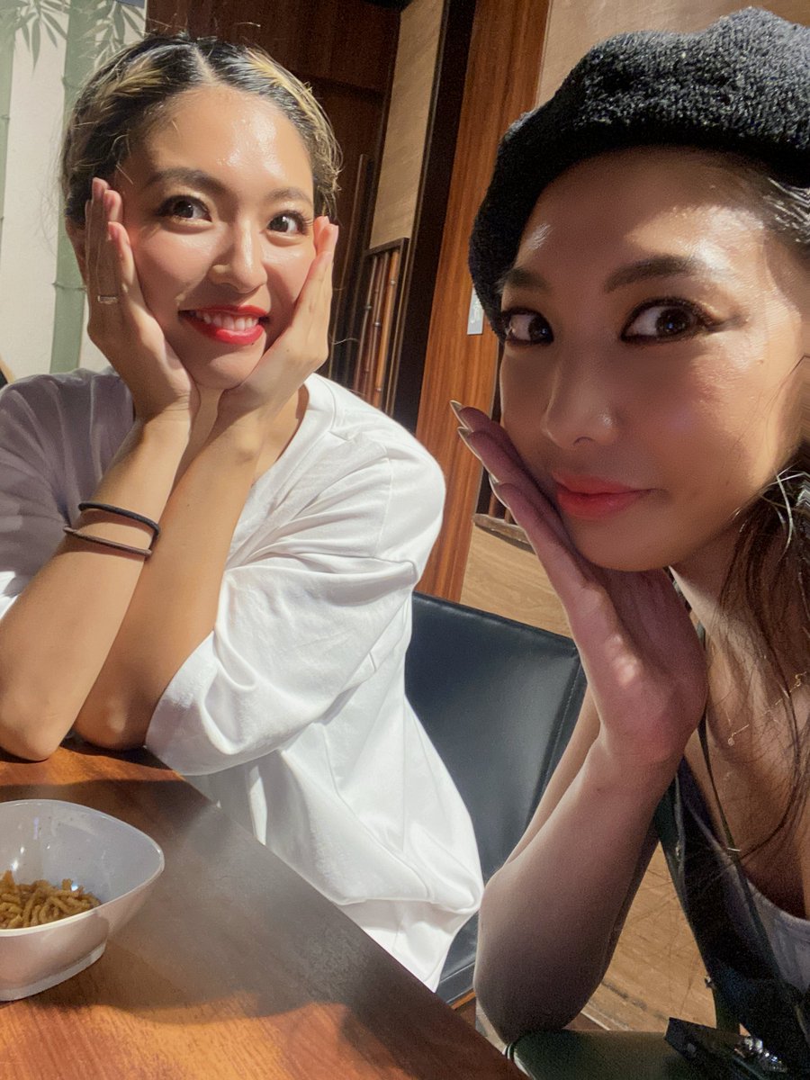 夏だ〜✨久々さりたん♡
今回私達のお疲れ様会はつけ麺☺️
一緒にお仕事し始めてからもう11年。。
いつも刺激と笑いをくれる相方ちゃん
これからも宜しく♡