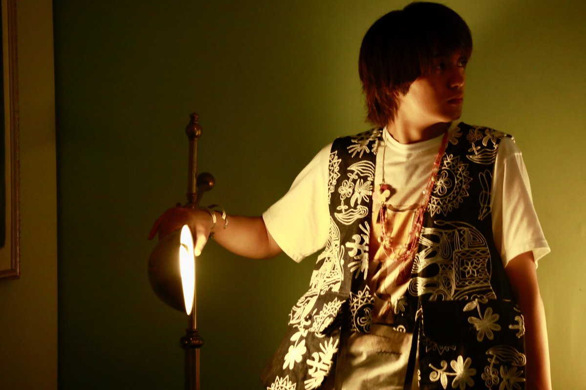 kp_official0523's tweet photo. 作詞作曲が尾崎さんで、編曲も演奏もエンジニアも全部クリープハイプで録ってくれて、レコーディングにも立ち会ってくれて、コーラスも入れてくれて、クリープに包まれてる楽曲です。
こんな幸せなことはないなと思って、一生大事にしようって思える曲です。

「ワレワレハコイビトドウシダ」試聴解禁！！
ライナーノーツモミテネ
📀https://t.co/IQkV8dQvil

#ワレワレハコイビトドウシダ
#ピース
#KingandPrince