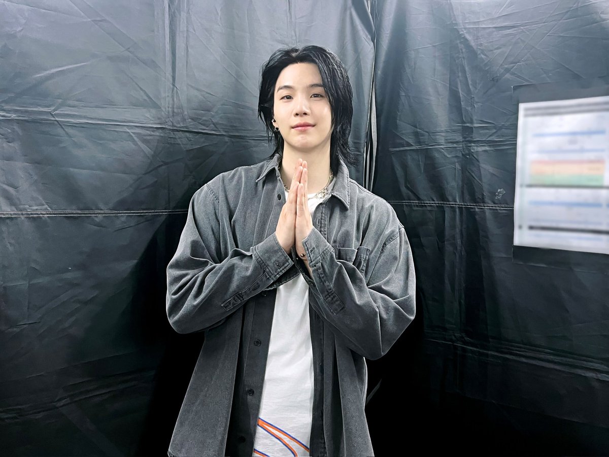 I was really very happy these days and I hope you also had fun and had a good time despite the inconveniences. Thank you infinite #ARMY I love you 💜

<a href="/BTS_twt/">방탄소년단</a> #디데이투어_bye_아닌_hello #D_DAY_THE_FINAL_D3 #AgustD_DDAY_theFinal #SUGA_AgustD_TOUR_the_Final