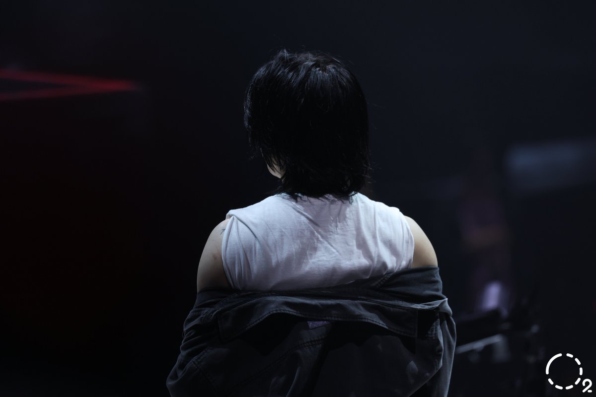 _oxygenO2's tweet photo. 230806 슈가 D_DAY_THE_FINAL 

수술한 어깨에 7타투..윤기야….ꃼᯅꃼ

#SUGA_AgustD_TOUR #D_DAY_THE_FINAL 
#슈가 #SUGA #BTS #방탄소년단 
@BTS_twt https://t.co/Q6JUSYeOXm