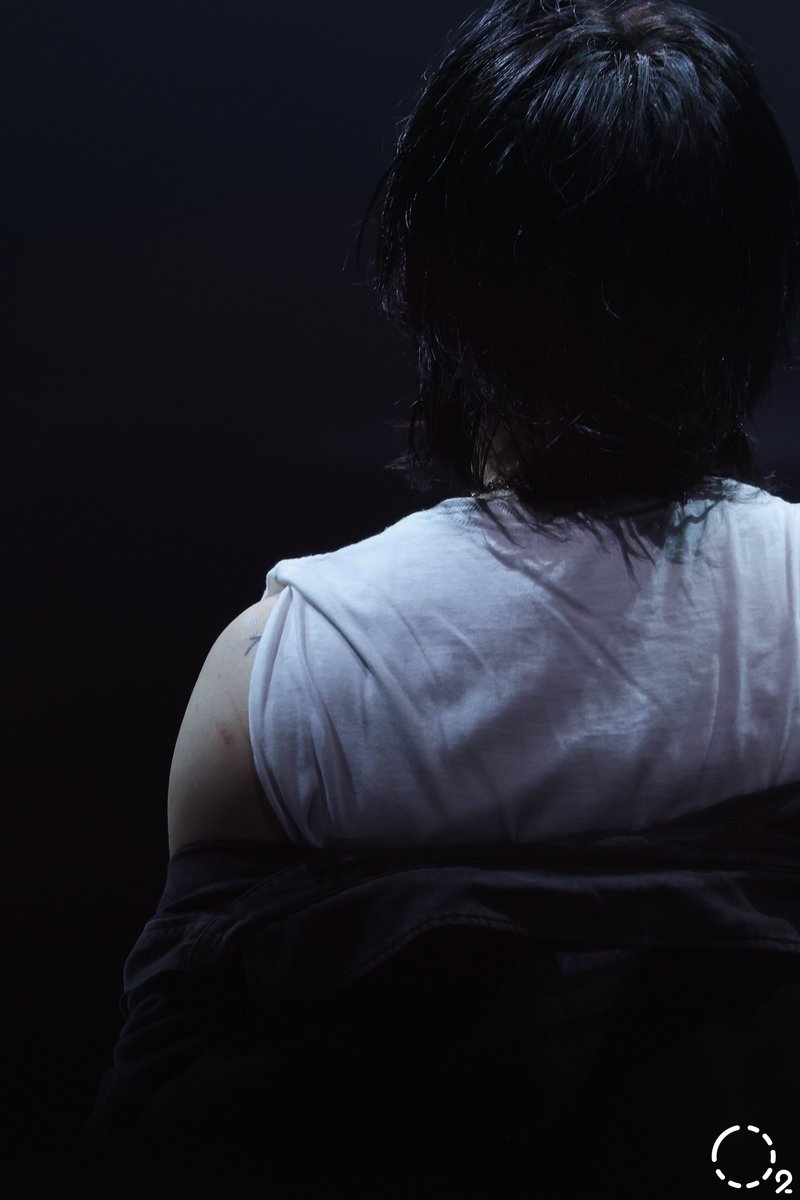 _oxygenO2's tweet photo. 230806 슈가 D_DAY_THE_FINAL 

수술한 어깨에 7타투..윤기야….ꃼᯅꃼ

#SUGA_AgustD_TOUR #D_DAY_THE_FINAL 
#슈가 #SUGA #BTS #방탄소년단 
@BTS_twt https://t.co/Q6JUSYeOXm