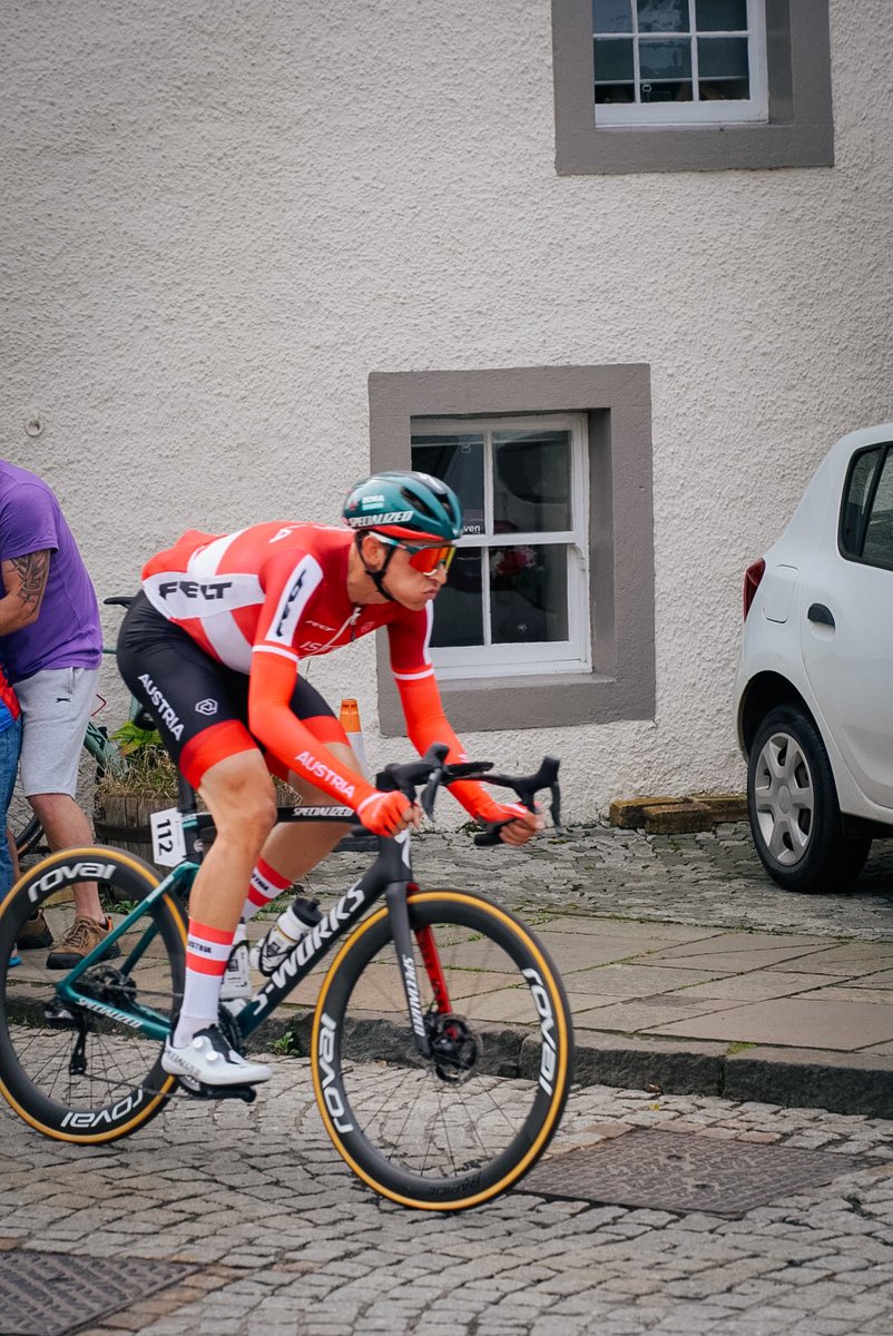 alexsteven's tweet photo. Riders coming through Culross, Fife  #UCIWorldChampionships https://t.co/C2VM0RLOAR