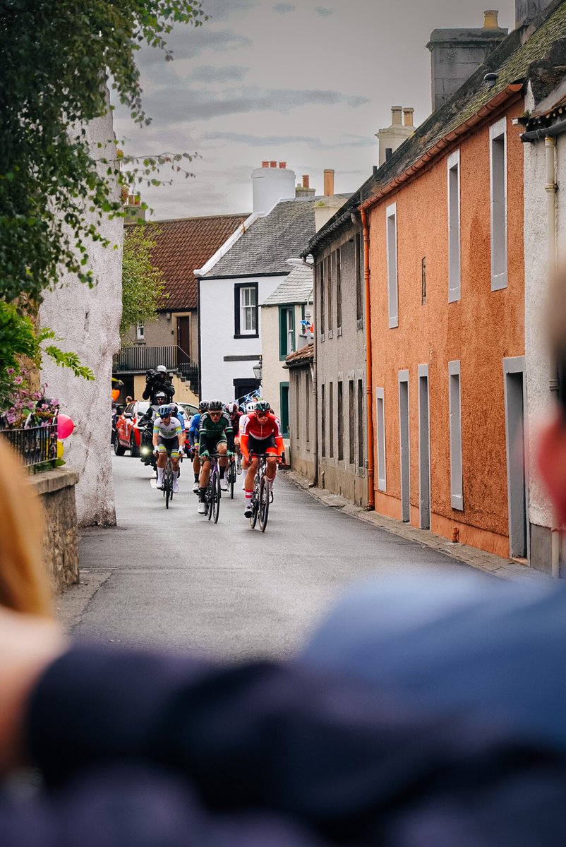 alexsteven's tweet photo. Riders coming through Culross, Fife  #UCIWorldChampionships https://t.co/C2VM0RLOAR