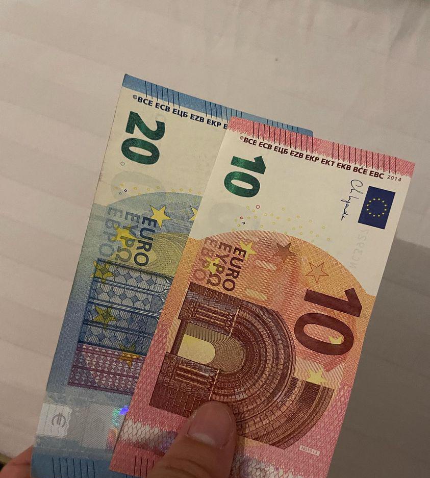 aku giveaway 20 euro/334k buat 2 orang 
retweet,follow and like postingan ini
2 orang random ya close besok jam 8 pagi nanti dipilihnya sama temen gue, good luck!