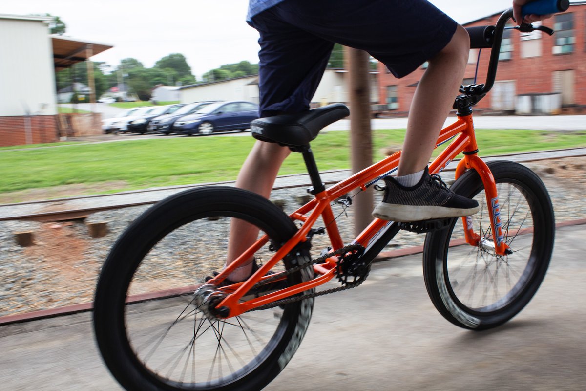 Gloss orange and blue #EasternCobra 
easternbikes.com/collections/bi…
#bmx #easternbikes