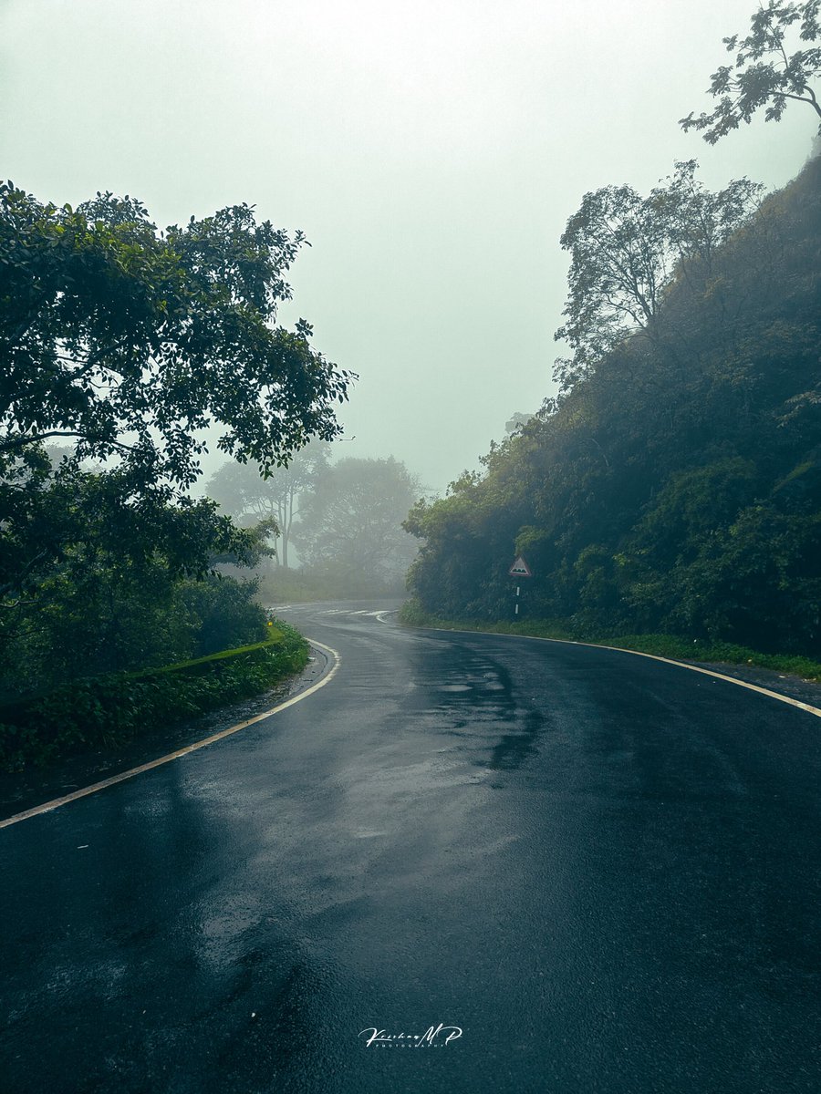 💚
.
.
#charmadighat #monsoonseason #rainyday #roadtrip #incredibleindia   #shotononeplus #travelkarnataka #karnatakatourism #bbctravel #krishna_m_p #2023