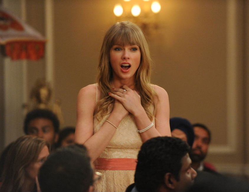 TheSwiftSociety's tweet photo. 📲| Max Greenfield's 'Elaine' bracelet for @TaylorSwift13's "New Girl" character https://t.co/4Hy7jOEFl7