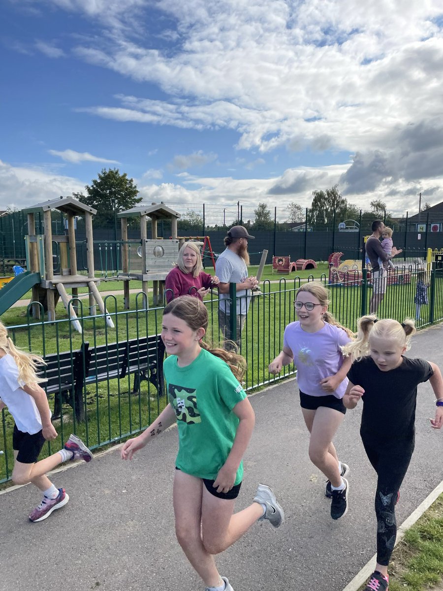 Ali Lund tweet media