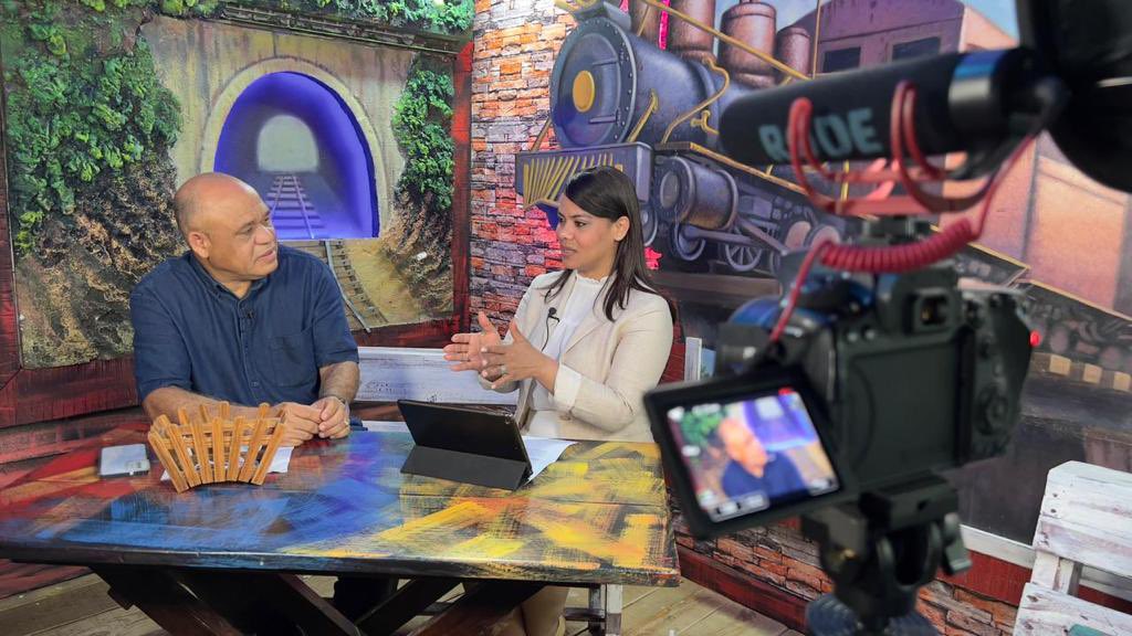 estephanyactiva's tweet photo. @nicolasarroyo61 Nos sentimos encantados y agradecidos por su participación y entusiasta aceptación de nuestra invitación a la entrevista. Su experiencia y conocimiento aportaron un valor excepcional a nuestra emisión, y su perspectiva enriqueció nuestra conversación. única. https://t.co/sxtnnJO8dG