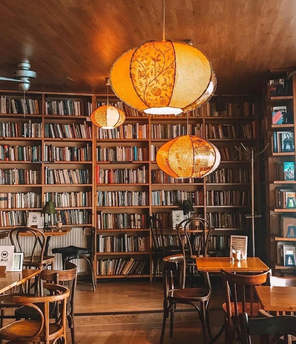 📚 “Los libros son cosas preciosas, pero más que eso, son el hilo del que todo pende, y pueden salvarnos cuando todo lo demás se ha perdido”.

🖋 Louis L'Amour