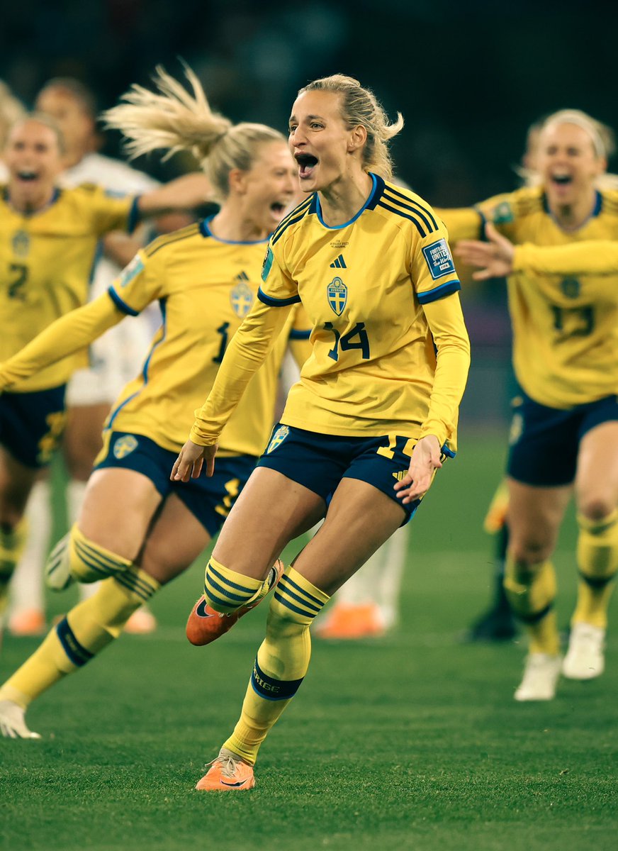 EvertonWomen's tweet photo. Nat and Benni are into the last eight of the #FIFAWWC - congrats, girls! 🇸🇪👏 https://t.co/7HtbyUf3hZ