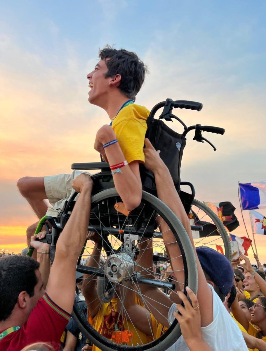 redpillpt2026's tweet photo. A Humanidade encontra-se nos mais pequenos e simples gestos. #JMJ2023Lisboa https://t.co/tKrMwj8nMk
