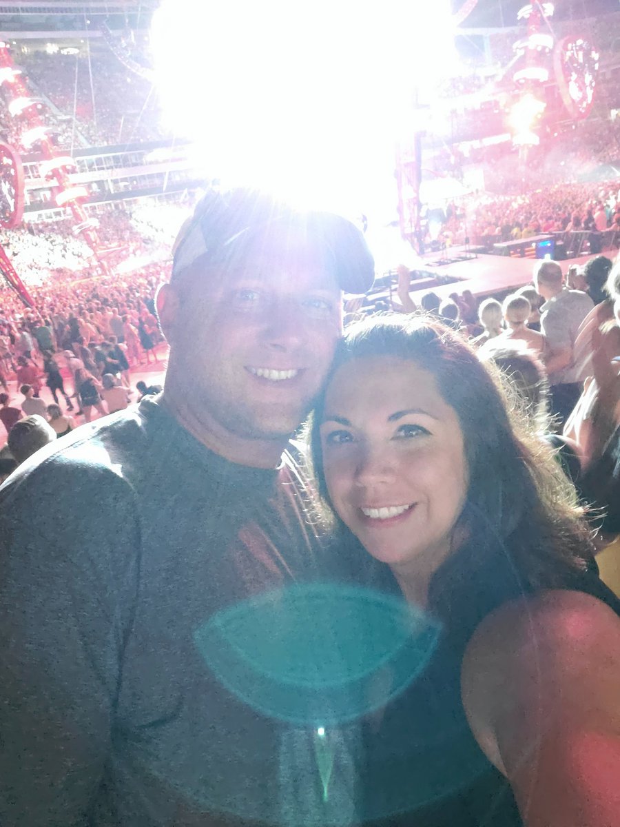 VeronicainIowa's tweet photo. @edsheeran Thank you for putting on the best concert in KC. Travelled from Des Moines, IA to see you and you didn't disappoint 😍 https://t.co/bCgEz5UZ0a
