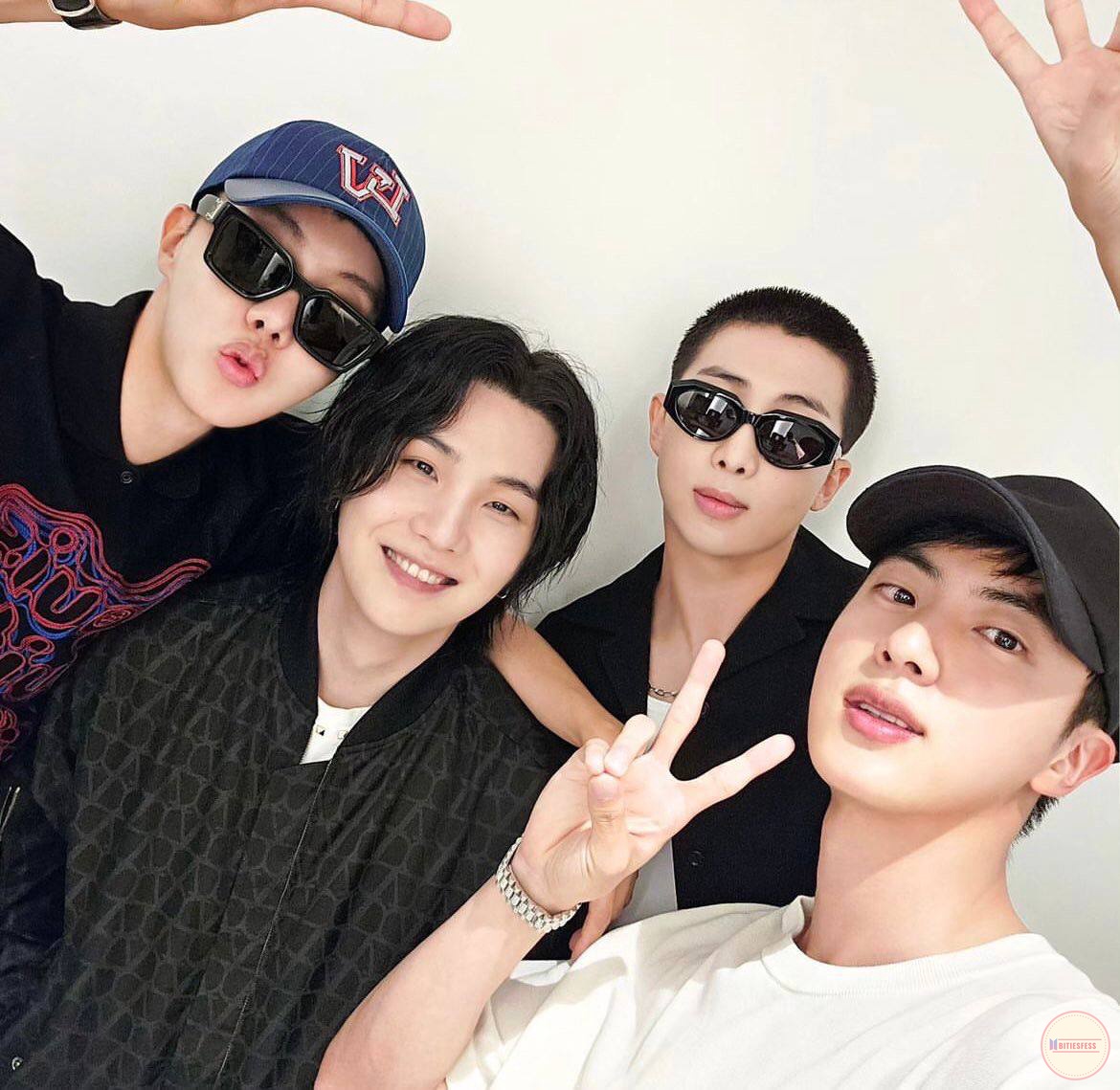 Xorberry's tweet photo. Bf! i’m still crying, idk what to do😭 pokonyaaaa kangeennn dan bangga bgt sma mrkaaaaaa aaaaaaaa😭😭💜💜 https://t.co/vUlXYSbURH