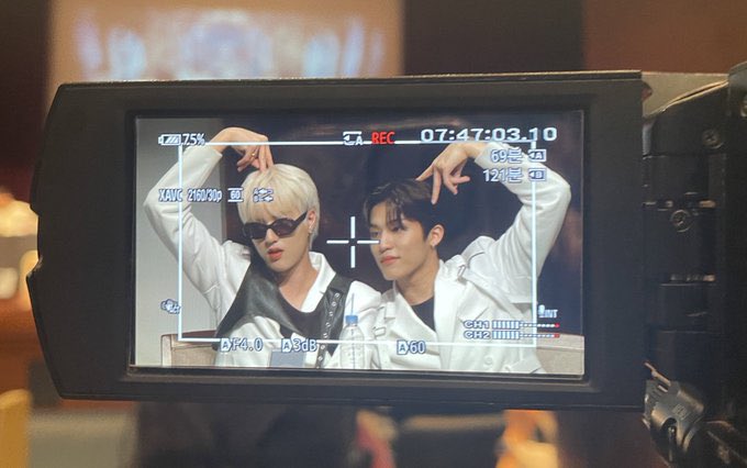 hjwpics's tweet photo. awe🥺 https://t.co/zYC172tA0c