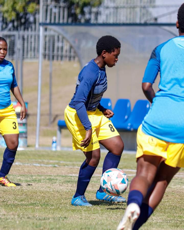 Warm up done!!!

#sasolwomensleague #sunflowerwfc #sunece