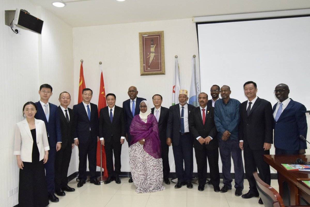 Ilyasdawaleh's tweet photo. Avec mes amis du CE et CC du RPP, accueil d’1 importante délégation du PCC conduite par SE Mr ZHU RUI, Ministre du Département International du CC du Parti Communiste Chinois. Nous jouissons d’1 excellente qualité de coopération Parti à Parti depuis + de 40ans &amp; la renforcerons https://t.co/CLQzgukTA9