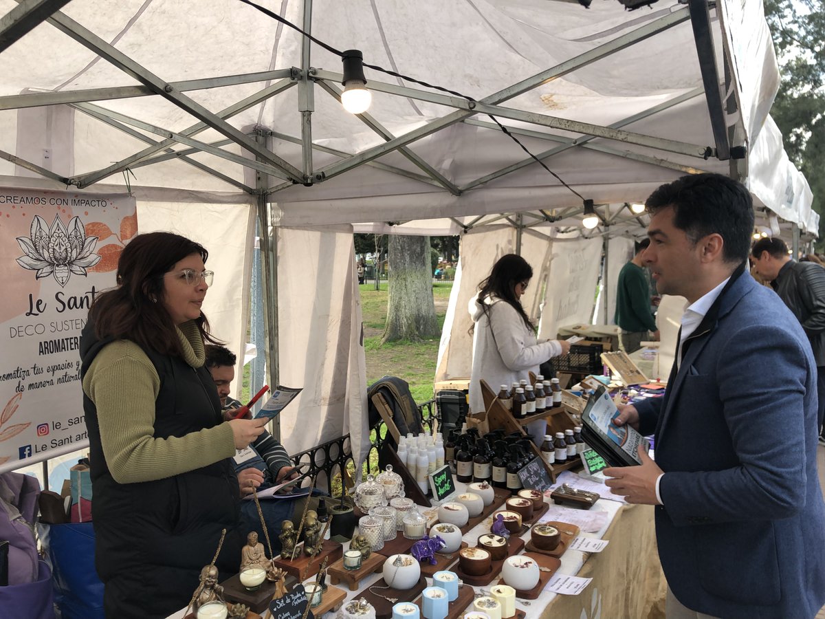 nazaetchepare's tweet image. Hola, estuvimos en Villa Devoto conversando con los vecinos junto a Santiago Valenzuela, Mariano Martín, Eduardo Suárez y el resto del equipo CABA. Somos lo nuevo, somos Demos!!!