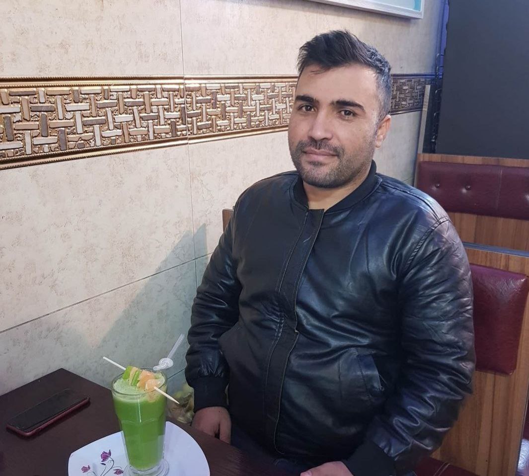 #شاكر_بورى را اطلاعات سپاه #خوزستان و قرارگاه امنیتی ابوالفضل بازداشت کرد. مسئولیت جان و سلامتی شاکر تمام و کمال بر عهده این دستگاه است و آنها باید پاسخگوی وضعیتش باشند. 
مردم صدای شاکر طنز پرداز آبادانی هستند. باید وضع او هرچه سریعتر روشن شده و آزاد شود.
#مهسا_امينی‌‌