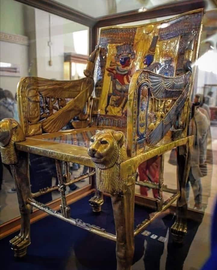 archeohistories's tweet photo. Golden Throne of Tutankhamun (1341-1323 BC), made of gold leaf, carved wood, precious stones, colored glass and enamel.

Throne was approximately built in around 1325 BC.

Egyptian National Museum, Cairo

#archaeohistories https://t.co/D1zDZtp01a