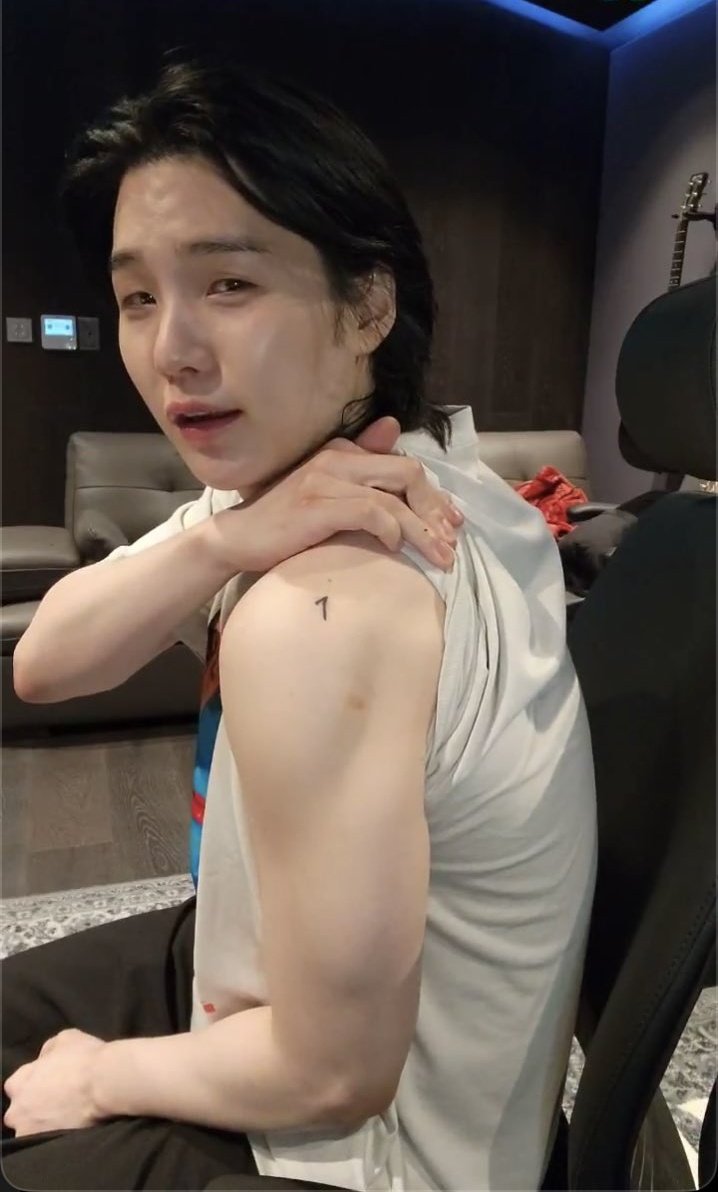 Yoongi showing his 7 Tatoo 🥺🥰💜 #D_DAY_THE_FINAL_D3

#AgustD #SUGA #슈가 #D_DAY_THE_FINAL #SUGA_AgustD_TOUR #D_DAY_THE_FINAL3회차공연 #AgustD_Tour_Final <a href="/BTS_twt/">방탄소년단</a> #방탄소년단 #BTS #ARMY #BTSARMY