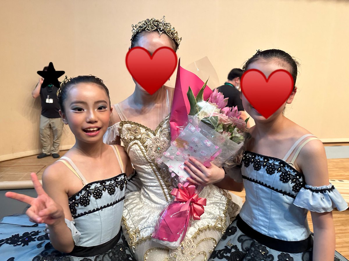 chanMoMo0303's tweet photo. バレエの発表会でした☻
2年に1回なので桃は3回目。
今年は初めてトゥシューズでヴァリエーションを踊らせてもらえました。
夏休みになってから2回のリハと昨日の会場でのリハ。たくさん練習してきました。
すごく楽しい発表会になりました！
いつもお世話になっているK村さんが音響さんだったよー。 https://t.co/ugyPhlSmNw