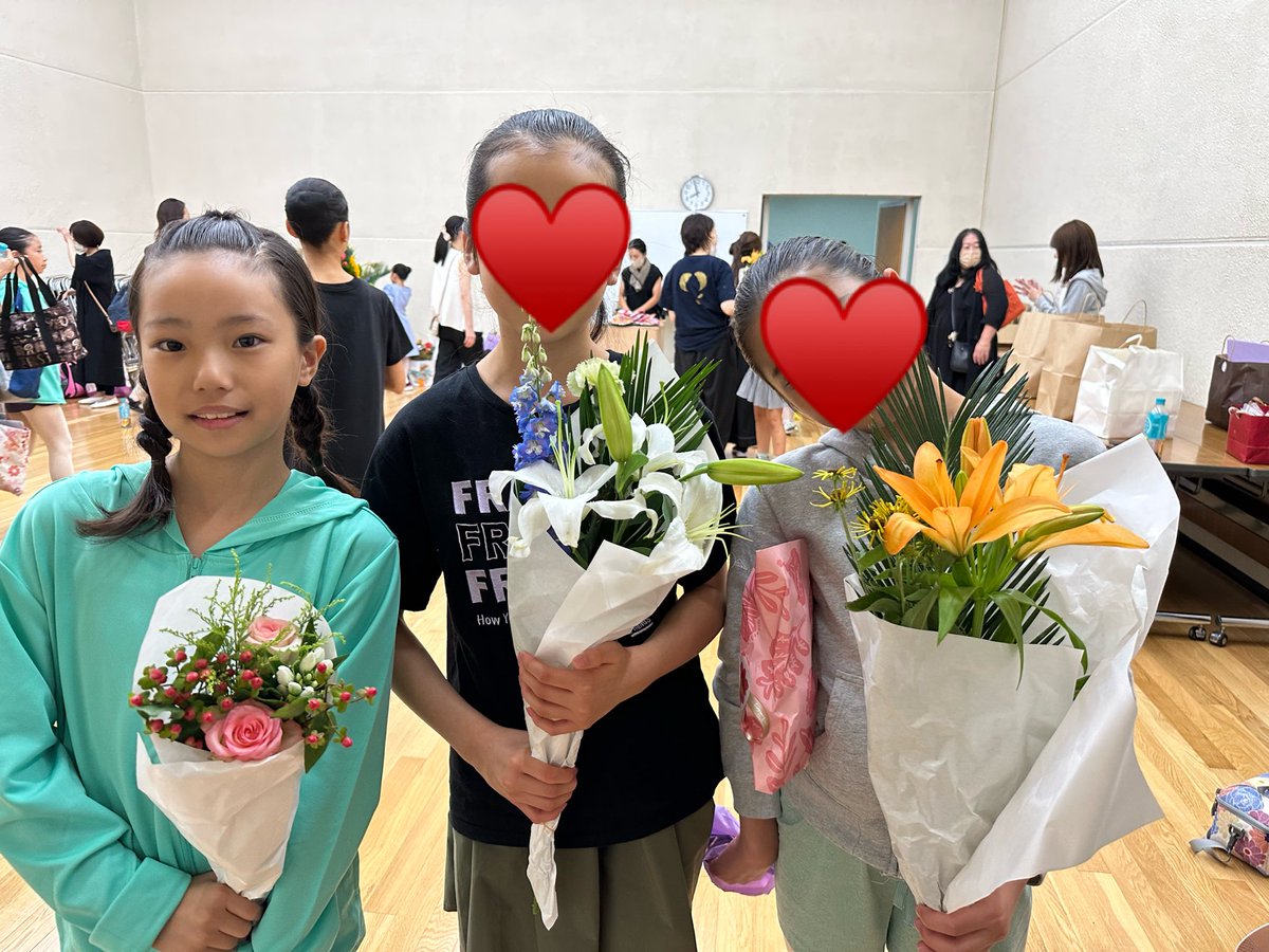 chanMoMo0303's tweet photo. バレエの発表会でした☻
2年に1回なので桃は3回目。
今年は初めてトゥシューズでヴァリエーションを踊らせてもらえました。
夏休みになってから2回のリハと昨日の会場でのリハ。たくさん練習してきました。
すごく楽しい発表会になりました！
いつもお世話になっているK村さんが音響さんだったよー。 https://t.co/ugyPhlSmNw