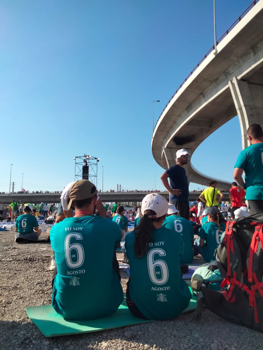 SJustoYPastor's tweet photo. 383 jóvenes de la diócesis de Alcalá lucen hoy en #JMJ2023Lisboa una camiseta para recordar allí también este día. #YoSoy6deAgosto

#FiestasSantosNiños2023 #SantosNiños #JMJLisboa2023 https://t.co/XeNLcpZMqS