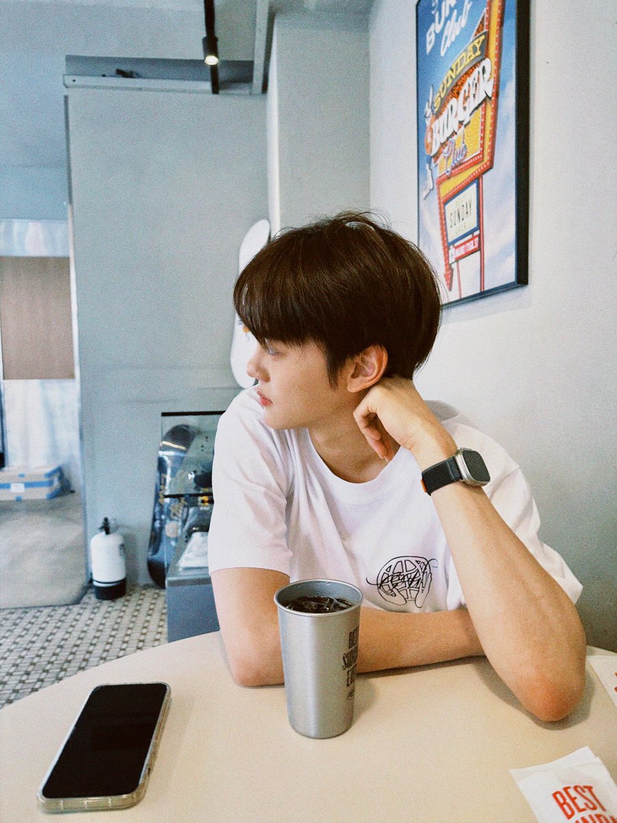younszx's tweet photo. Q 심각하게 남친짤을 잘 말아주는 ���돌이 있나요?
A 제로베이스원. https://t.co/4A6JQLTNxB