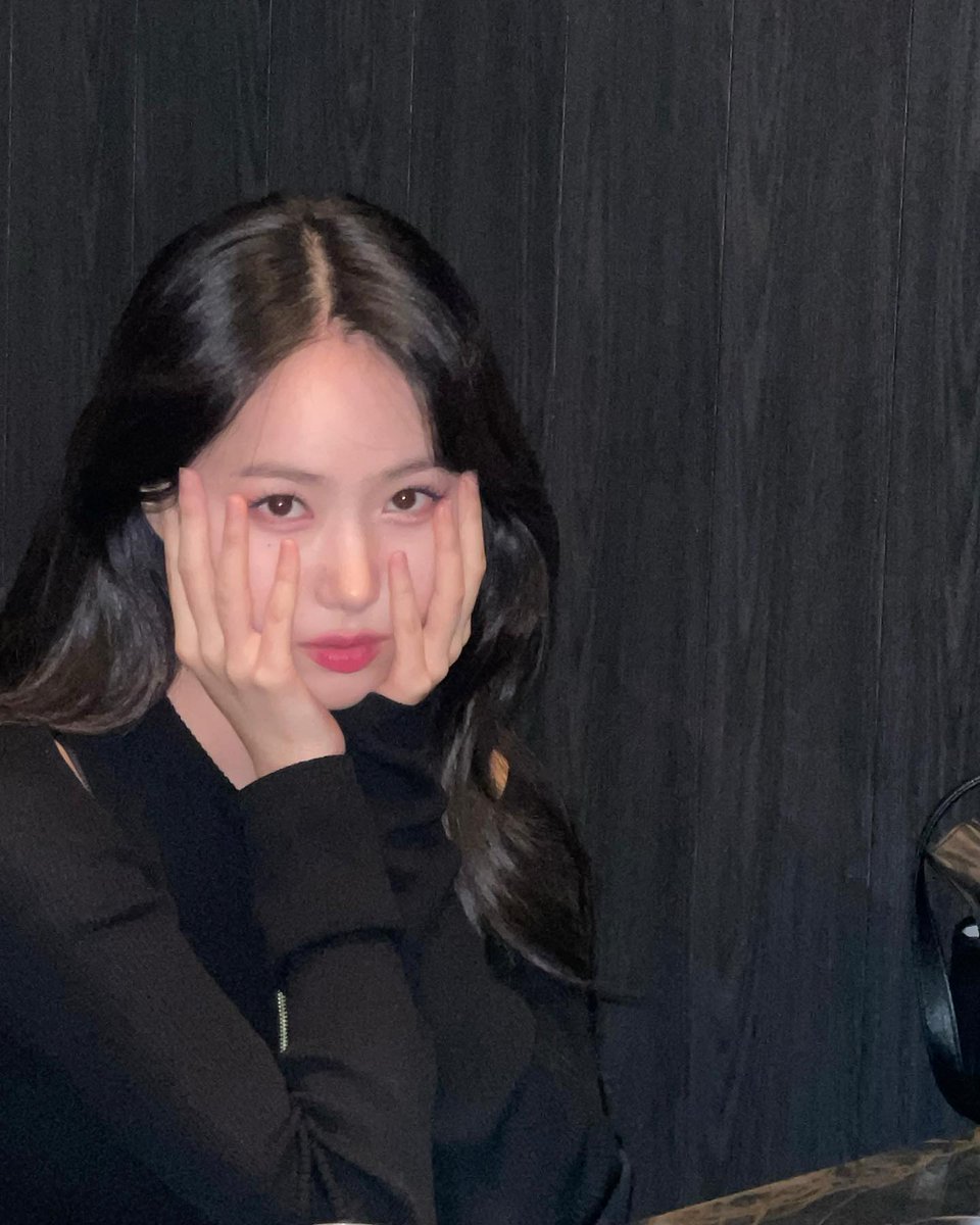 GFS_backup's tweet photo. [PIC] 230806 - SinB (bscenez) post

🐱Noisy

#GFRIEND #VIVIZ #SINB @VIVIZ_official https://t.co/Zu3aon5JMy