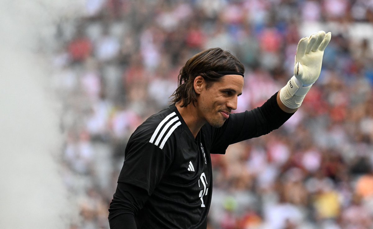 FabrizioRomano's tweet photo. Yann Sommer will land in Milano later tonight. Medical tests on Monday as he will be unveiled as new Inter goalkeeper from Bayern ⚫️🔵✈️

Inter will pay €6m fee in two installments to Bayern. https://t.co/5THWMxsx3h